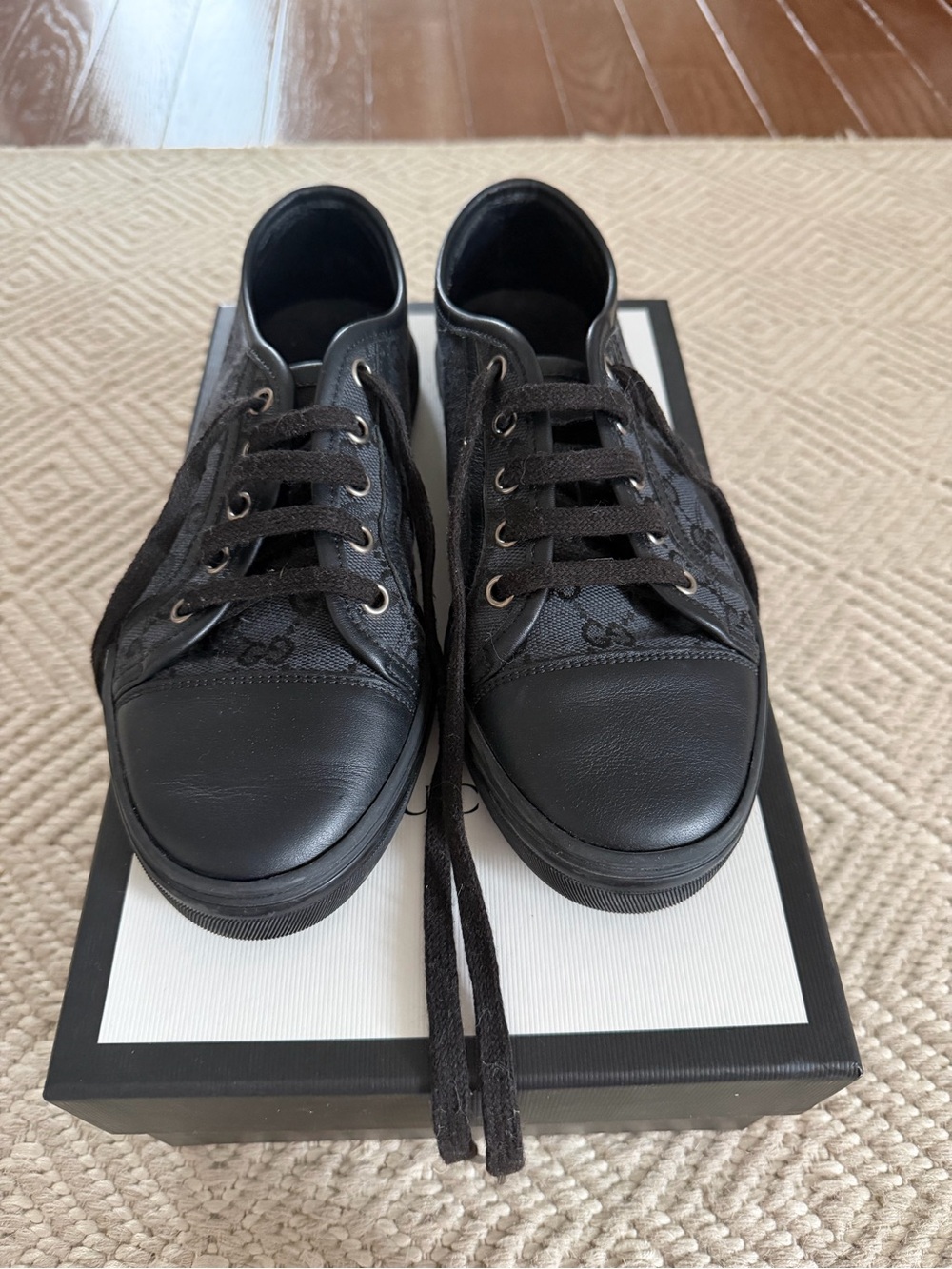 Worn twice - Gucci Black Low-Top Leather & GG Canvas Sneakers